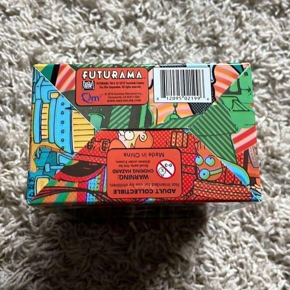 NIB Qmx Mini Masters Futurama Planet Express Spaceship Model - Loot Crate Exclus - Picture 5 of 8